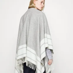 Patrizia Pepe Poncho - Poncho - Grey/White 7 Patrizia Pepe Poncho - Poncho - Grey/White -Aanbiedingen Mode Toon Winkel 0a210637075a42f681e55f51a10d0eb7 scaled