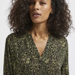 Kaffe Blouse - Black, Gren Leo Print 9 Kaffe Blouse - Black, Gren Leo Print -Aanbiedingen Mode Toon Winkel 2c69e86f807147df9e5bcafbeb5bcf55 scaled
