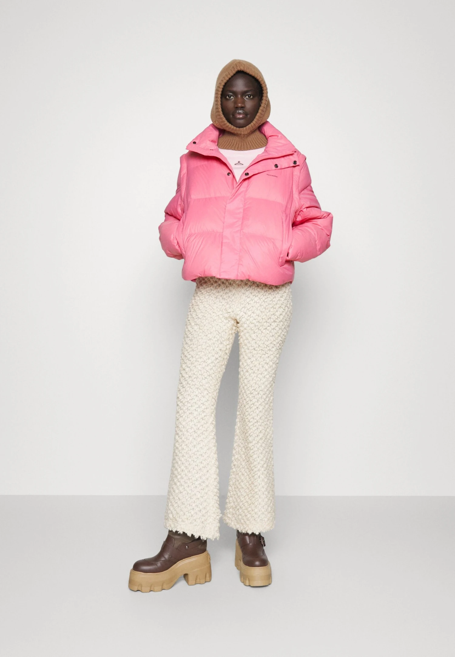 Holzweiler Mads Short Puffer - Gewatteerde Jas - Pink 2 Holzweiler Mads Short Puffer - Gewatteerde Jas - Pink - Afbeelding 2