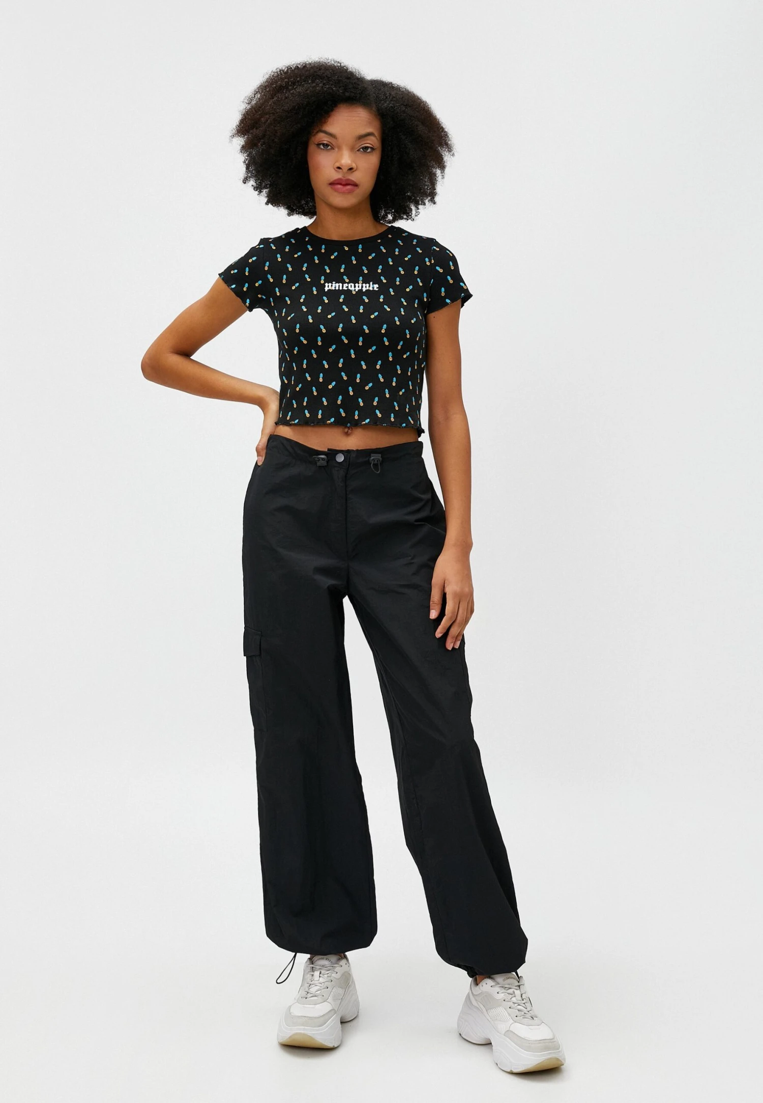 Koton Crew Neck Short Sleeve Crop- T-Shirt Print - Black 2 Koton Crew Neck Short Sleeve Crop- T-Shirt Print - Black - Afbeelding 2