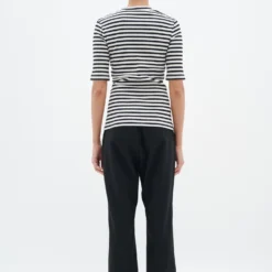 InWear Dagna Striped V - T-Shirt Print - Whisper White Midnight Magic 7 InWear Dagna Striped V - T-Shirt Print - Whisper White Midnight Magic -Aanbiedingen Mode Toon Winkel 86b0dda4203d4d519b3ed781d292a087 scaled