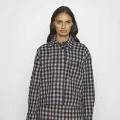 Marc O'Polo Overshirt Boxy Shape Modernshirt Details Vichy- Jas - Multi 9 Marc O'Polo Overshirt Boxy Shape Modernshirt Details Vichy- Jas - Multi -Aanbiedingen Mode Toon Winkel 91f53900d1fa474da9094fd017e5eed3 scaled