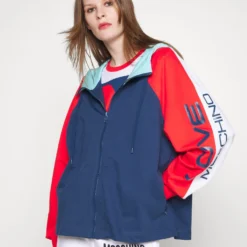 LOVE MOSCHINO Trainingsvest - Dark Blue/Red/White 9 LOVE MOSCHINO Trainingsvest - Dark Blue/Red/White -Aanbiedingen Mode Toon Winkel b6db8c74ac9941a48730676a03e91859 scaled