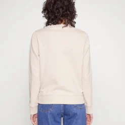 Calvin Klein Core Logo - Sweater - White Clay 7 Calvin Klein Core Logo - Sweater - White Clay -Aanbiedingen Mode Toon Winkel bdba6c53d2bf4d8b8deb35786ce23408 scaled