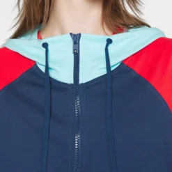 LOVE MOSCHINO Trainingsvest - Dark Blue/Red/White 11 LOVE MOSCHINO Trainingsvest - Dark Blue/Red/White -Aanbiedingen Mode Toon Winkel be9a0a61c0f8441e82a723160e85151e scaled