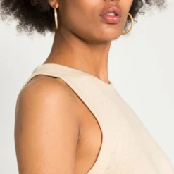 Marc O'Polo DENIM Sleeveless High Roundneck - Top - Skimming Stone 9 Marc O'Polo DENIM Sleeveless High Roundneck - Top - Skimming Stone -Aanbiedingen Mode Toon Winkel e1a8e9cdde104728acbb4e29977c34f7 scaled