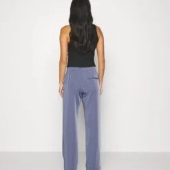 SAMSØE SAMSØE Hoys Straight Pants - Broek - Nightshadow Blue -Aanbiedingen Mode Toon Winkel e3efdb208b3a4da1bf822a9048b478cf scaled