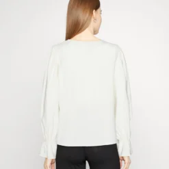 Yasmelli - Blouse - Star White -Aanbiedingen Mode Toon Winkel f03456cb33a745529909a5fc09b75163 scaled