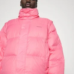 Holzweiler Mads Short Puffer - Gewatteerde Jas - Pink 10 Holzweiler Mads Short Puffer - Gewatteerde Jas - Pink -Aanbiedingen Mode Toon Winkel f2540c52958b4f7490e404085a5faf23 scaled