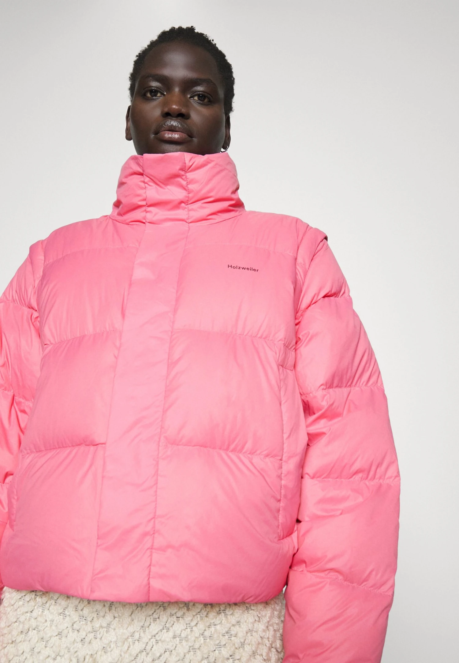 Holzweiler Mads Short Puffer - Gewatteerde Jas - Pink 4 Holzweiler Mads Short Puffer - Gewatteerde Jas - Pink - Afbeelding 4