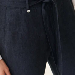 Tomiko - Chino - Navy Blue -Aanbiedingen Mode Toon Winkel f8076dad490548fea7aeff4a8559ce16